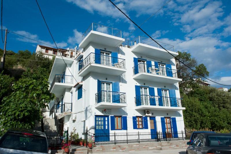 Syraina Apartments Skiathos by Eksteriør billede