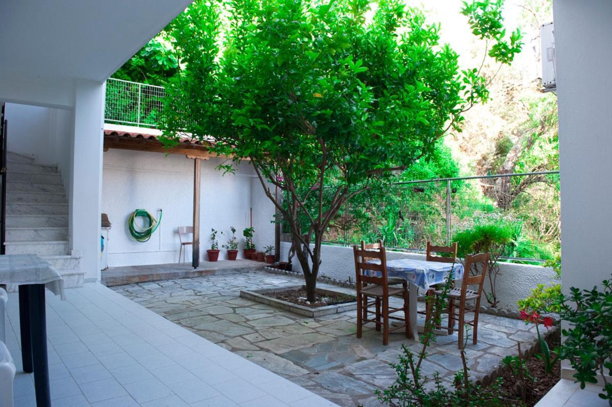 Syraina Apartments Skiathos by Eksteriør billede